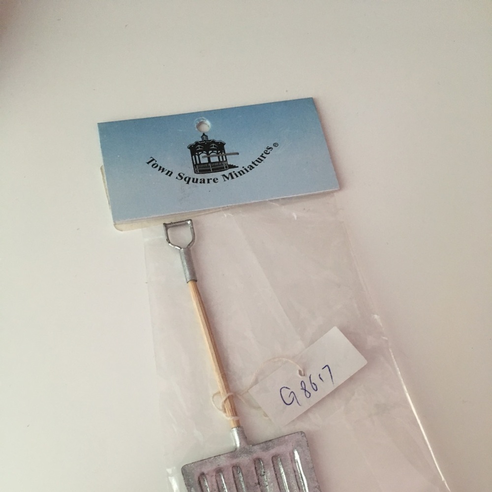 Miniature farm shovel collectible